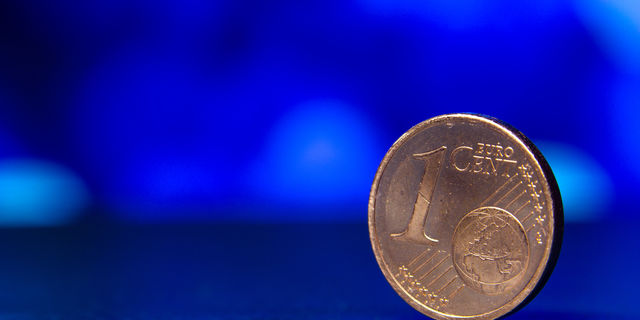 ECBのレート発表後、どのようにユーロを取引しますか？