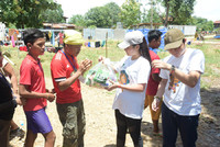 FBSは、ラオスの市民に人道援助を提供